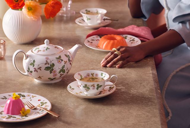 The English Tea Set and Its Manufacturers: What You Need to Know