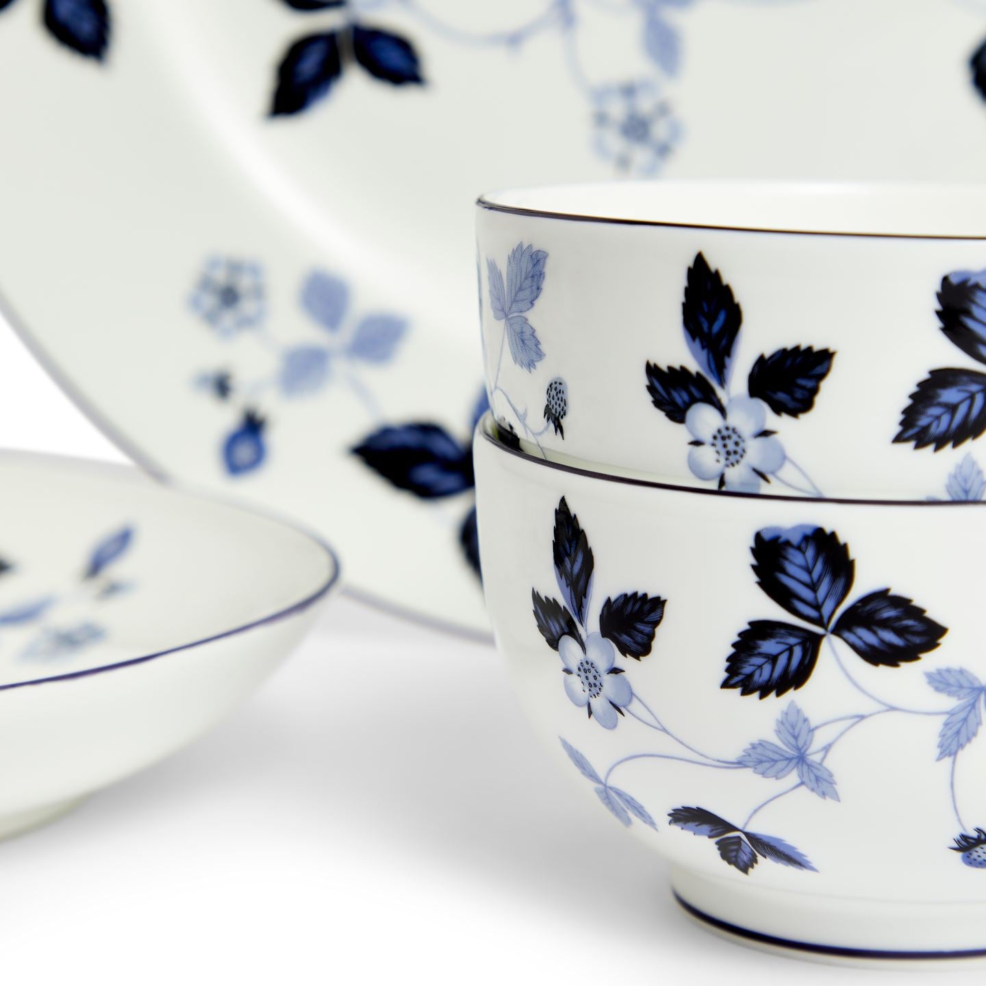 Wild Strawberry Inky Blue Dinnerware 15 Piece Set | Wedgwood