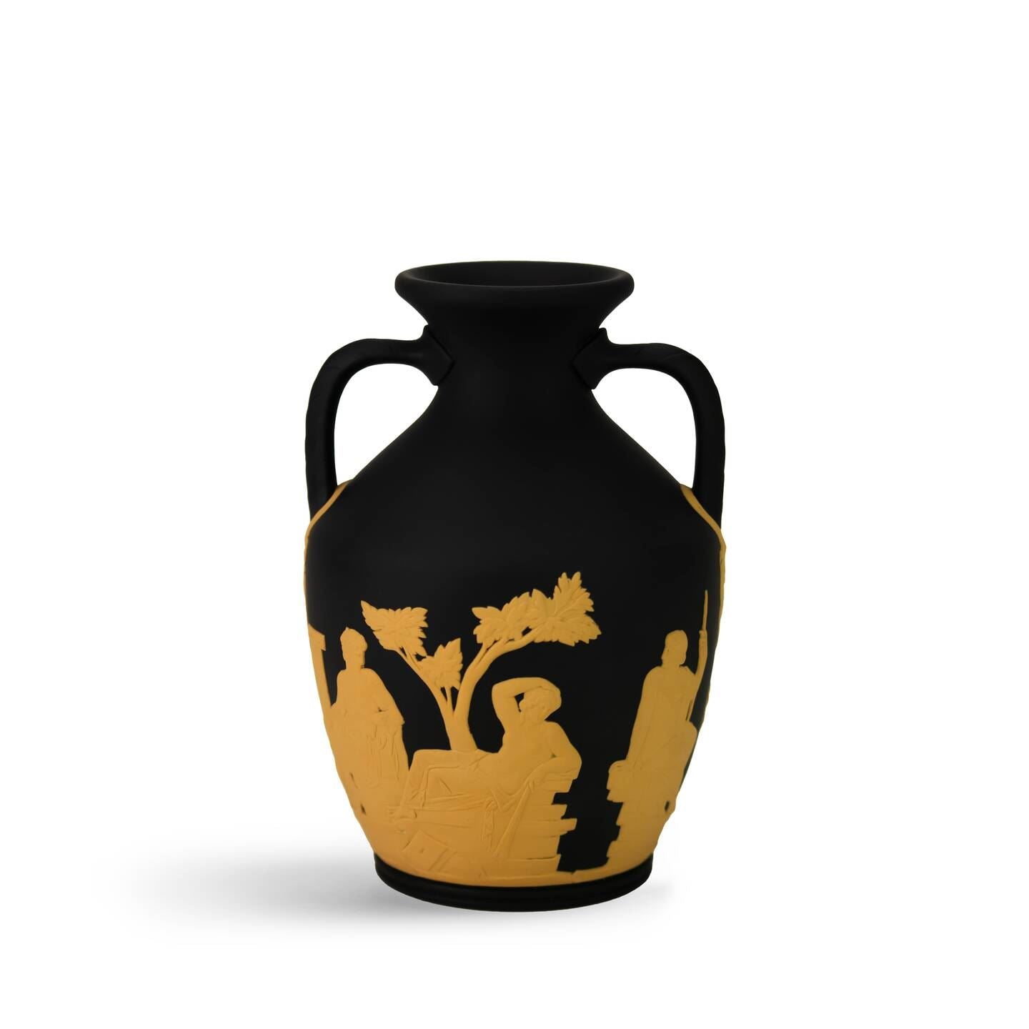 ウェッジウッド ジャスパー ブラックポートランドベース Portland Vase Black/Cane | Wedgwood