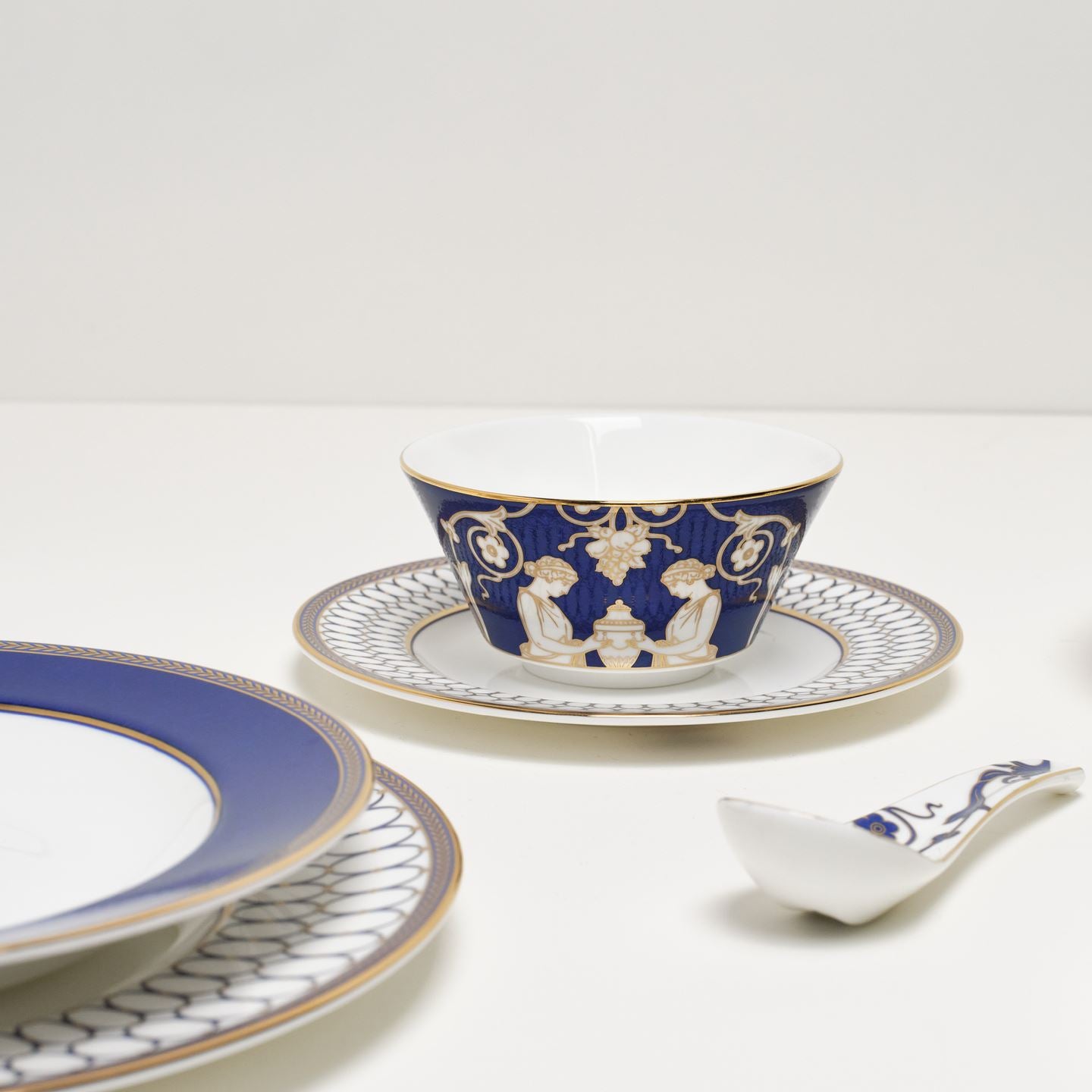 Renaissance Gold 8 Piece Dinnerware Set