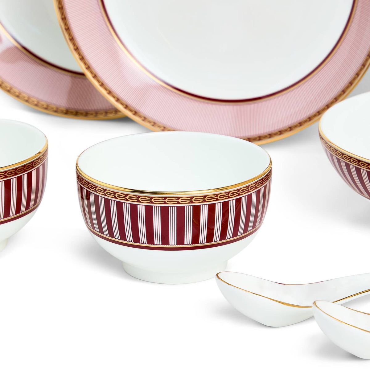 Splendour Red Dinnerware 8 Piece Set