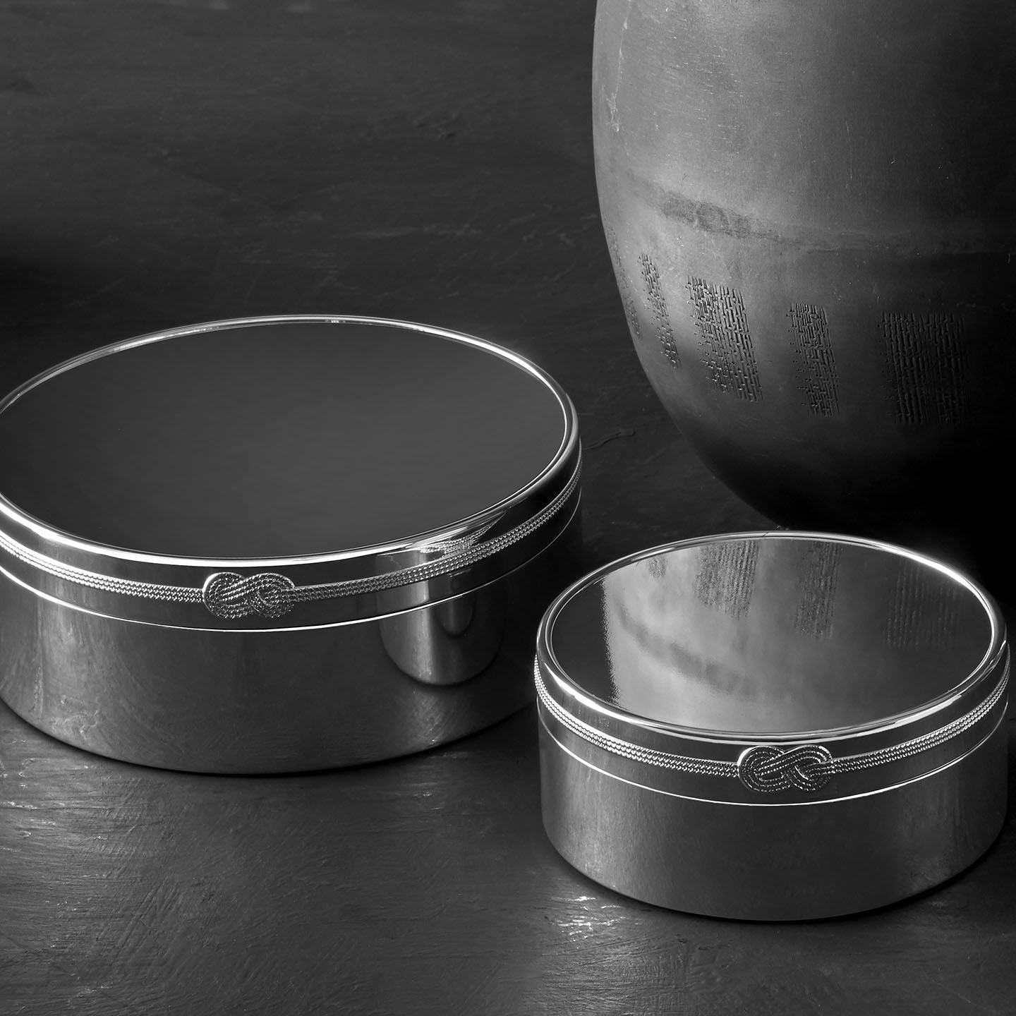 Vera Wang Infinity Round Keepsake Box