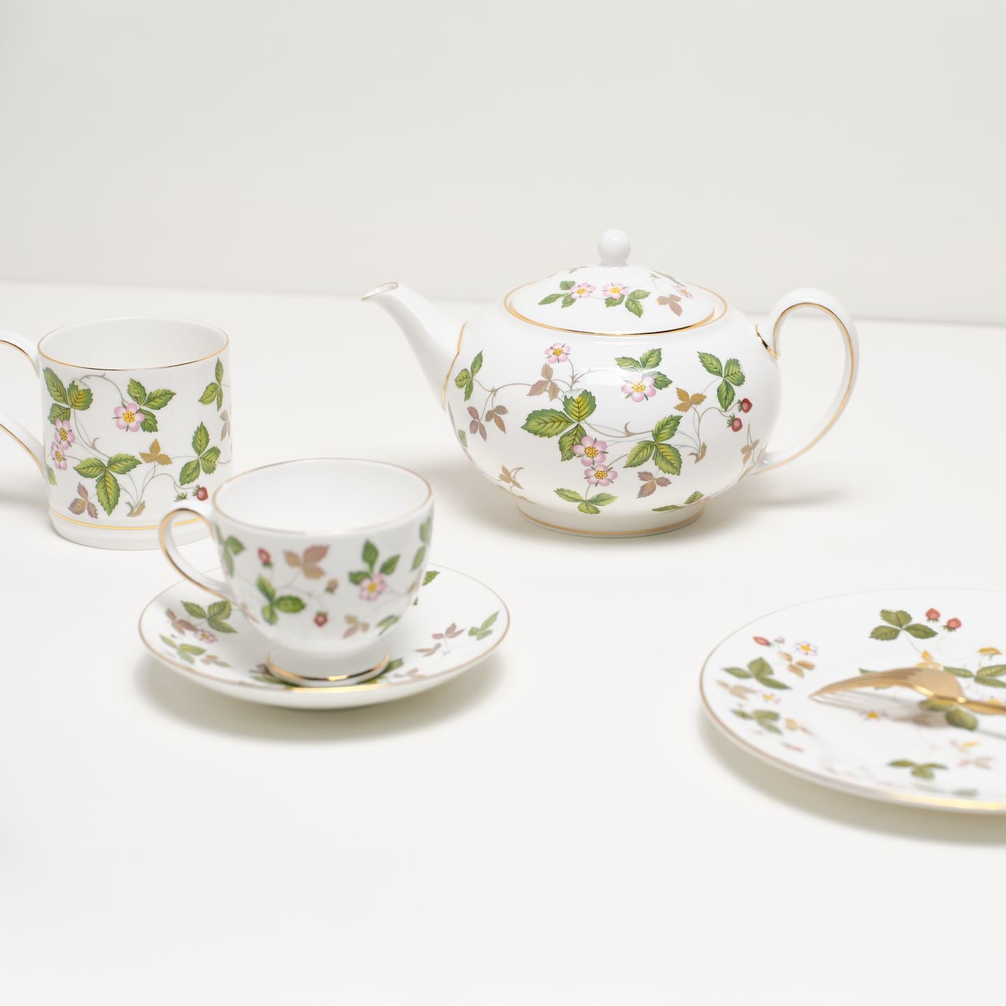Wild Strawberry Gold Large Teapot
