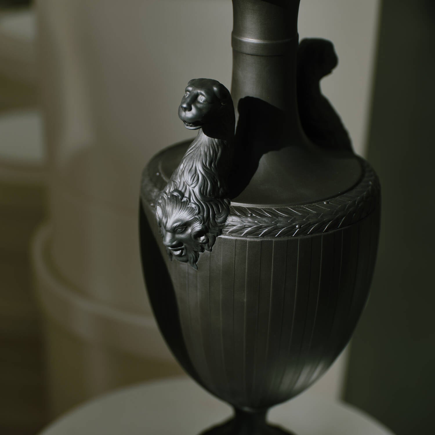 Panther Vase Black
