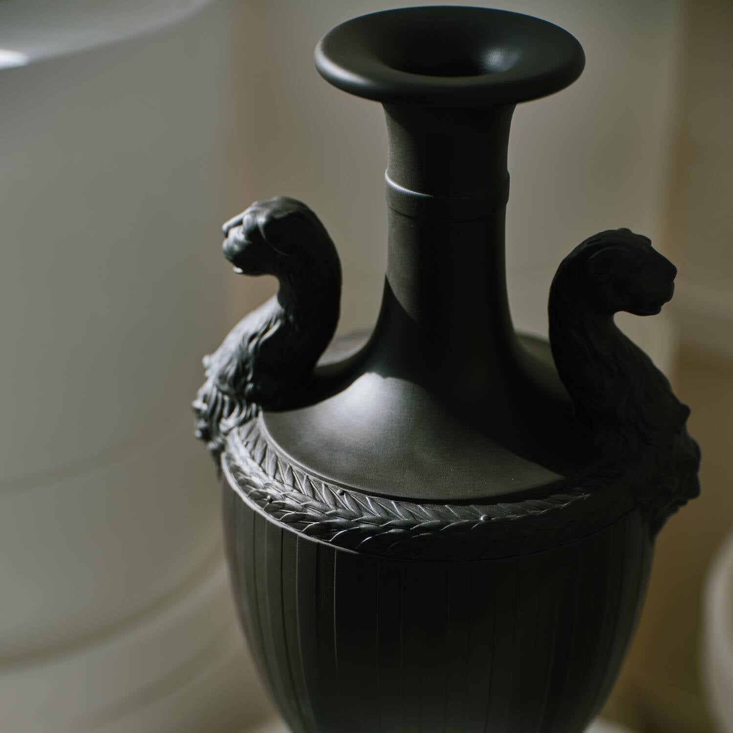 Panther Vase Black