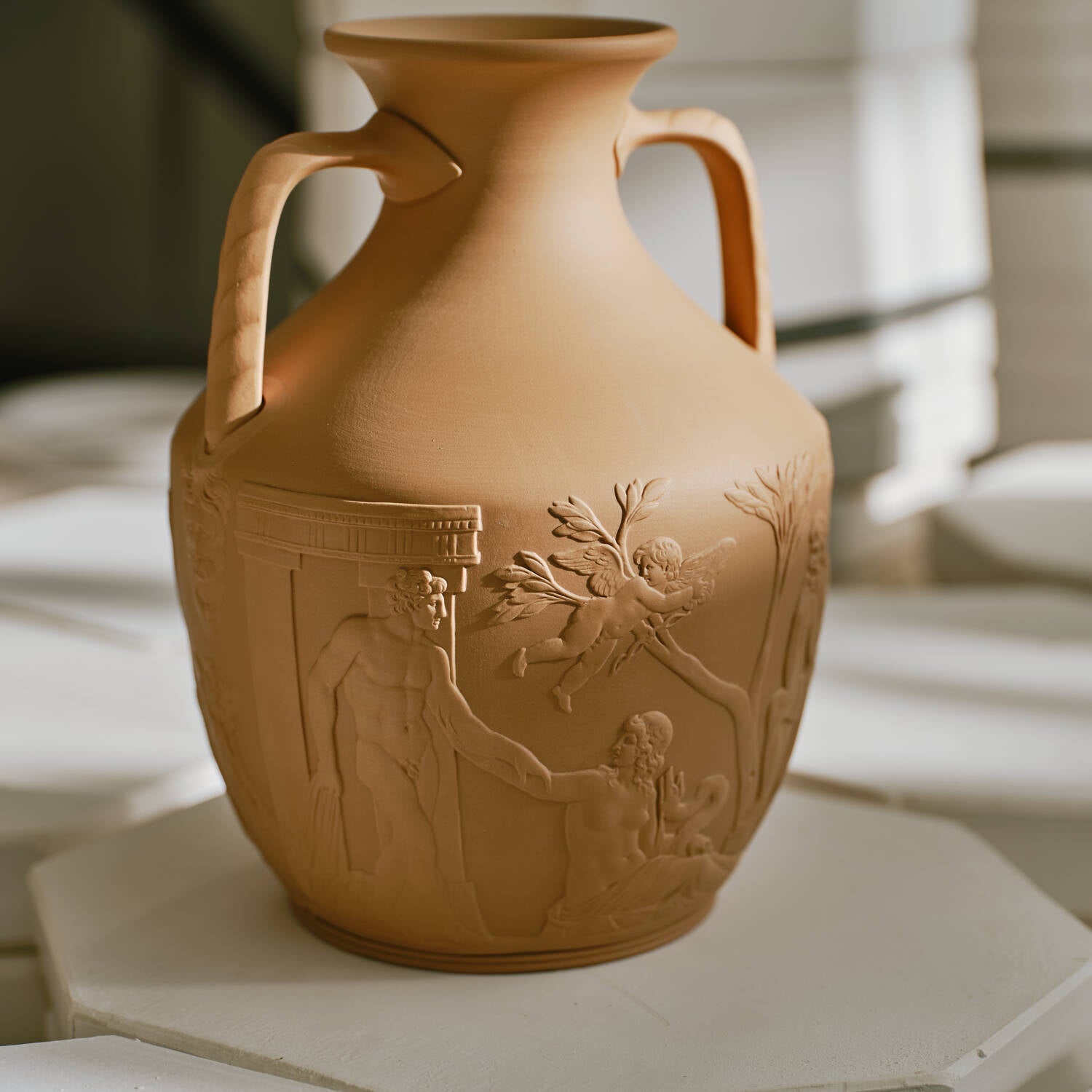 Portland Vase Large Flaxen | Wedgwood