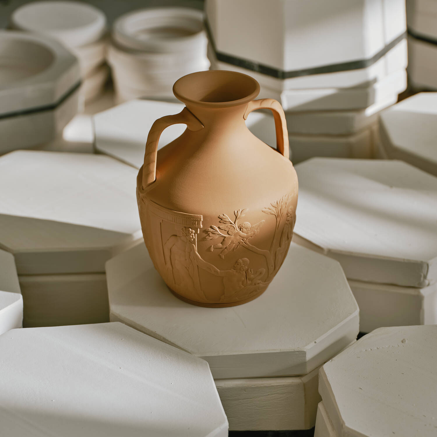 Portland Vase Large Flaxen