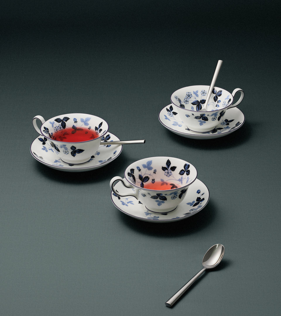 Behind the pattern Wild Strawberry | Wedgwood